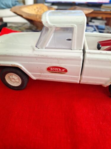 Estate 1970's Tonka Pressed Steel Jeep Wrecker Tow Truck Pickup White - Picture 8 of 11