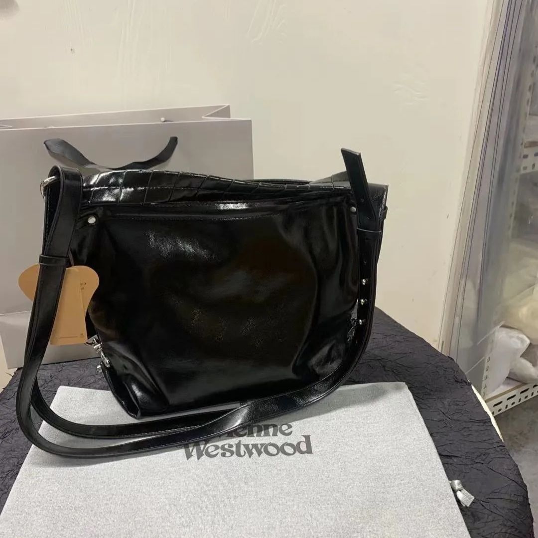 【Vivienne Westwood】2WAY バケットバッグ CROSSBAG☆大人気☆ Vivienne Westwood 2-way shoulder bag Removable shoulder