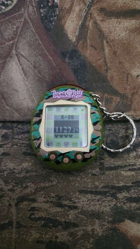 2004 TAMAGOTCHI CONNECTION V2 BANDAI GREEN CAMO CAMOUFLAGE VIRTUAL PET WORKING H - Picture 5 of 5