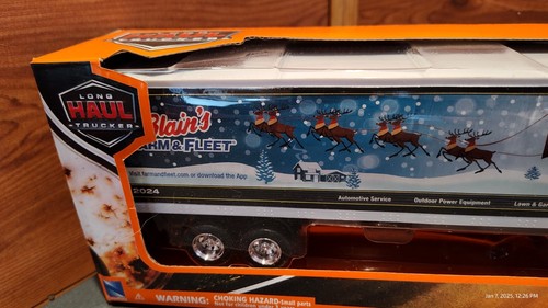 NIB 1:43 SCALE NEW RAY BLAIN'S FARM & FLEET FREIGHTLINER® CASCADIA SEMI - Picture 3 of 10