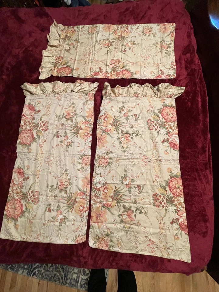 Lauren Ralph Guinevere Set Of 3 KING Pillowcases - Egyptian Sateen Cotton 280 TC - Image 3 of 4