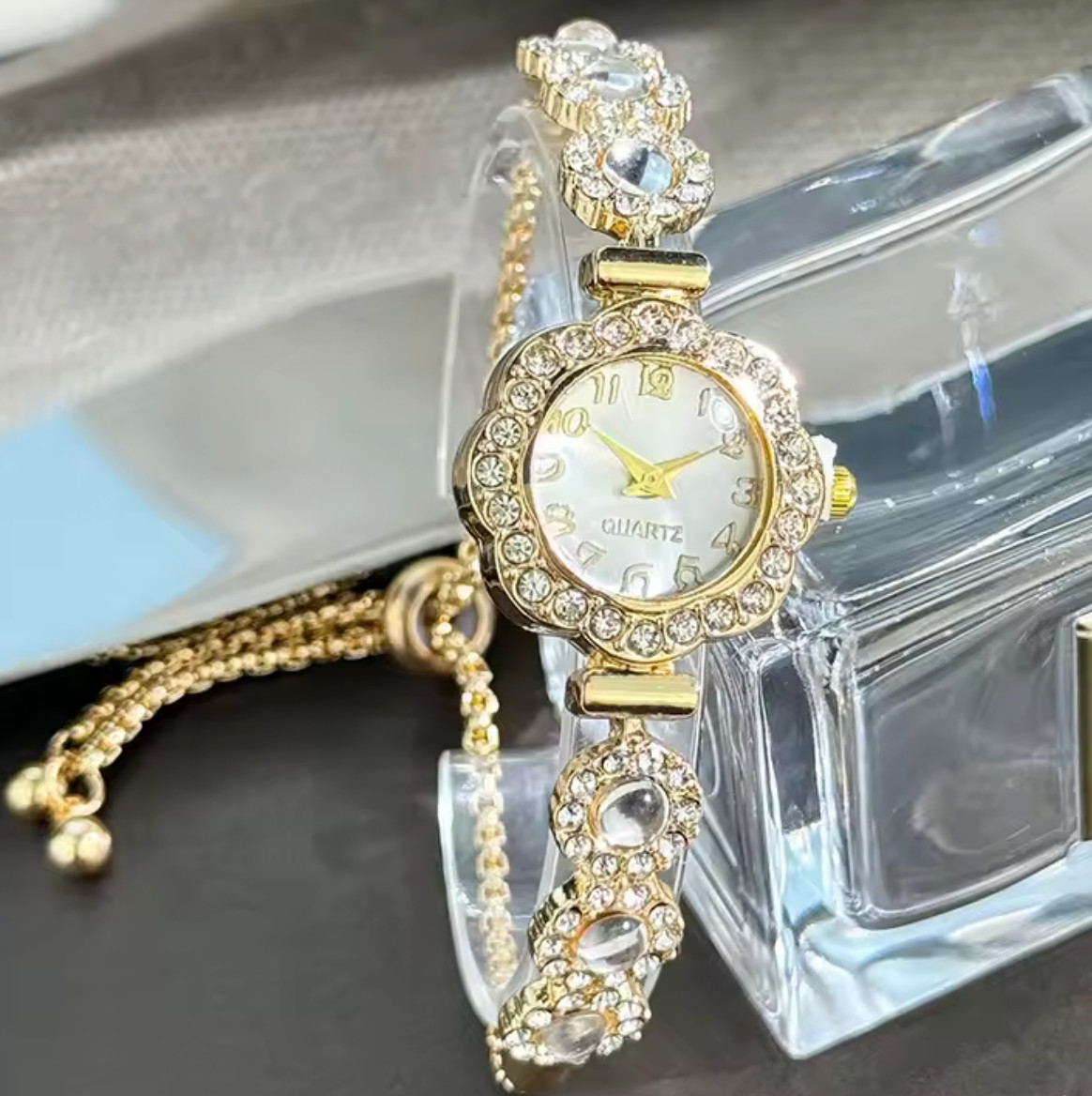 Women’s Crystal Bracelet Watch Rhinestone Round Dial Fashion Wristwatch 8 Colors