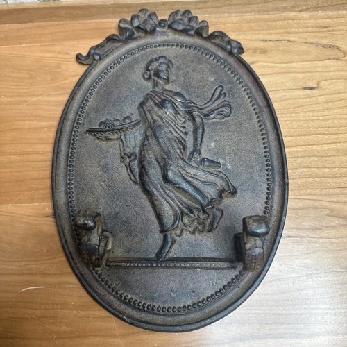 "Antiguo llavero de hierro fundido romano greco dama en relieve de 10,5"" decoración de pared"