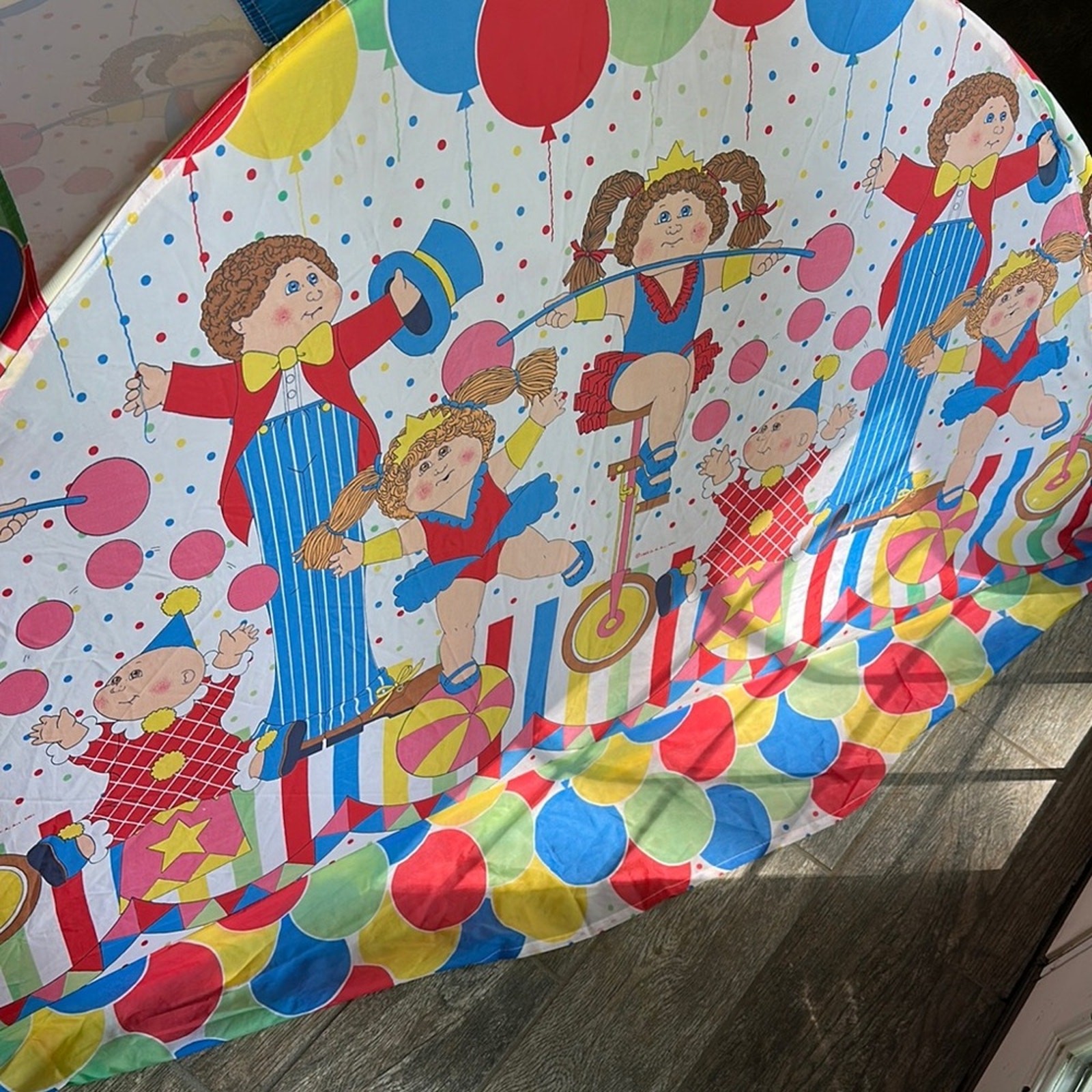 VINTAGE cabbage patch boll Colorful Circus bed Tent 1985