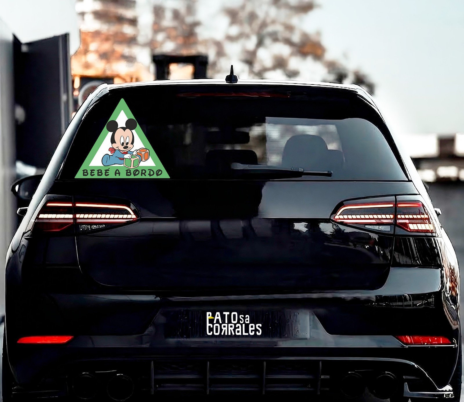 Pegatina/vinilo Bebé a bordo personalizable Mickey, Donald, Minnie para coche
