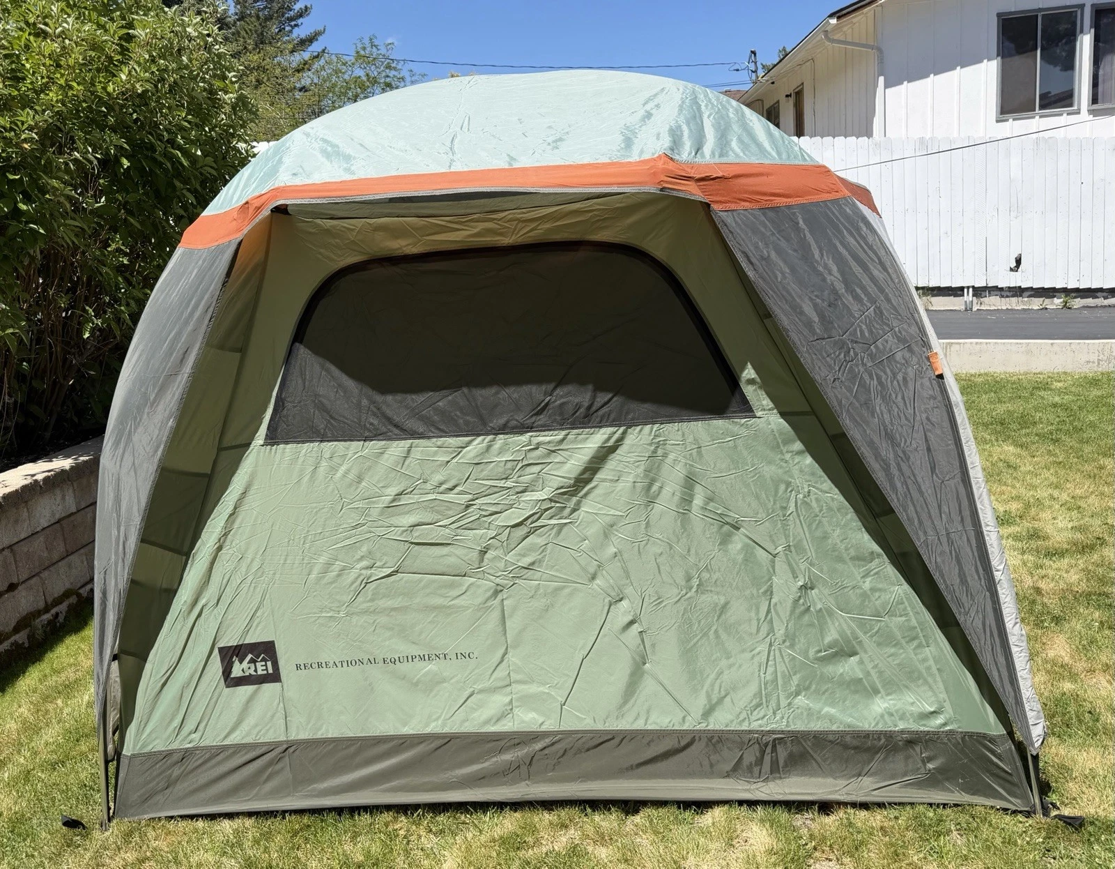 Nice REI Hobitat 4 Size 4-Person Camping 3-Season Tent + Rainfly + Vestibule
