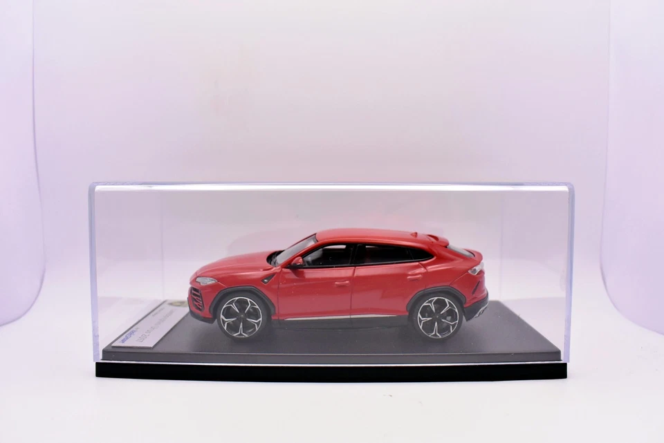 1:43 Scale Lamborghini Urus Red Looksmart Road Vehicles - Image 2 of 4