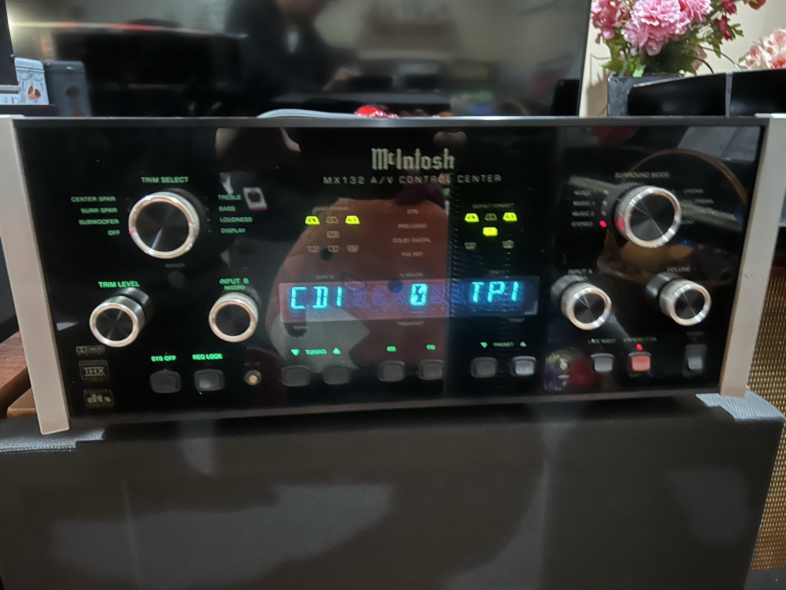 McIntosh MX132 A/V CONTROL CENTER PREAMPLIFIER WORKS W/ Rem