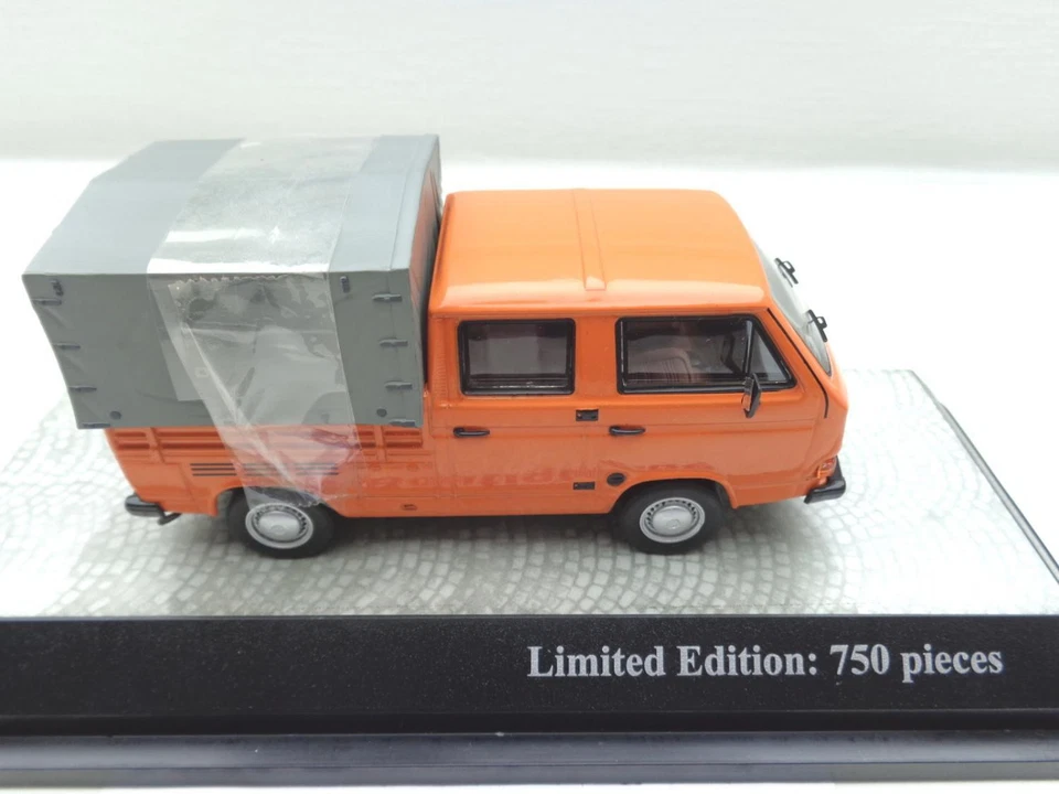 Volkswagen VW T3 A Bus Doka Modellino Premium Classixxs 1:43 11525 Arancione - Immagine 4 di 4
