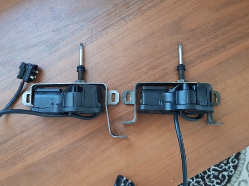 Mercedes C126 560SEC Headlight wiper motors right and left EURO BOSCH 1268205542 - Picture 8 of 11