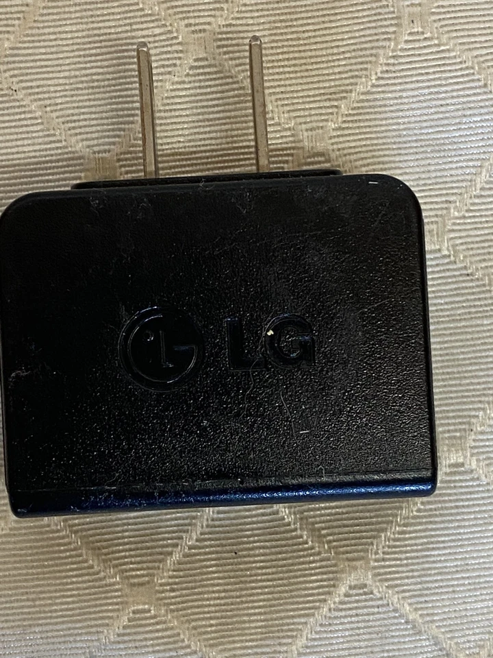 Enchufe original LG STA-U17WRE - OEM 5V USB adaptador de CA de viaje Foto 2 de 4