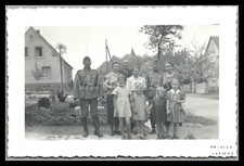 Photo, WW2, soldier brothers in family portrait, 5026-1254