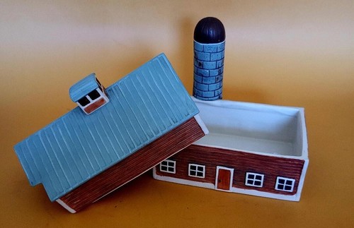Figi Collectable Ceramic Wisconsin Barn Boxes 6"x3.5"x6.5" Silo 6"x3.5"x5.5" - Picture 9 of 15
