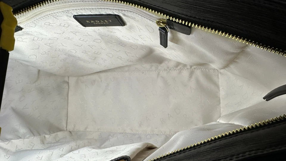 Bolso de Mano de Viaje de Hombro de Cuero Negro Radley London Derby Street Scotty Foto 4 de 4