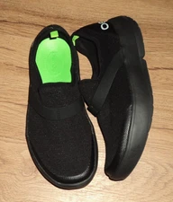 OOFOS OOmg eeZee Mesh Slip On Triple Black Recovery Shoes Sneakers Women' Sz 7.5