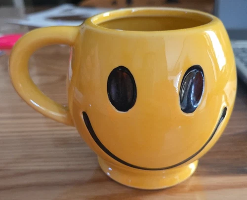 Vintage 1970's McCoy Ceramic Happy Smiley Smiling Face Coffee Mug yellow 12ozUSA