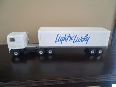 Ertl Light N' Lively Tractor Trailer Replica