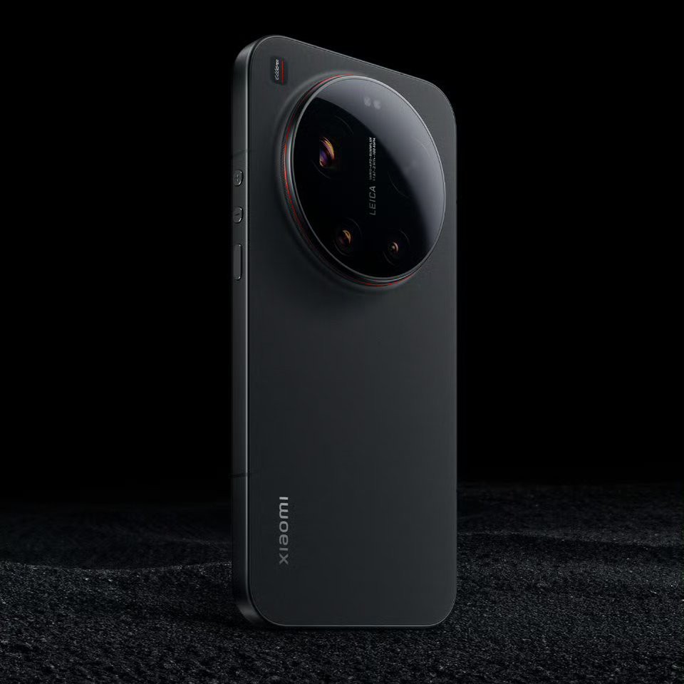 6.9 Inch Xiaomi 17 Ultra 5G Phone Snapdragon 8 Elite Gen 5 NFC 200MP Rear Camera