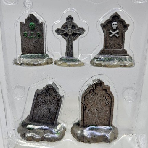 Lemax Spookytown Tombstones set of 5 #44145 Brand New - Picture 3 of 4