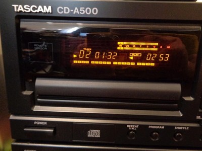 Tascam  CD-A500  sehr  gut . Technisch  und  Optisch -OK . Mit Fernbedienung .