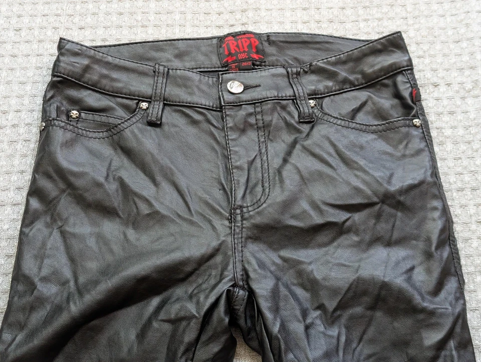 Pantalones Tripp NYC para mujer 26 negros imitación cuero ajustados rock gótico punk detalle calavera Foto 2 de 4