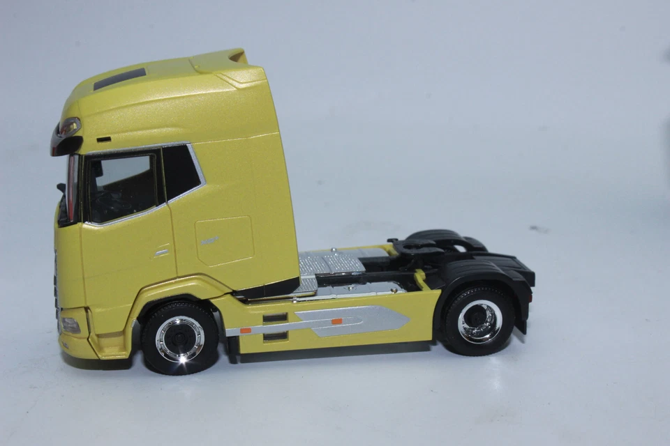 Herpa 315781 DAF XG tractor unit yellow gold metallic 1:87 H0 new OVP - Image 4 of 4