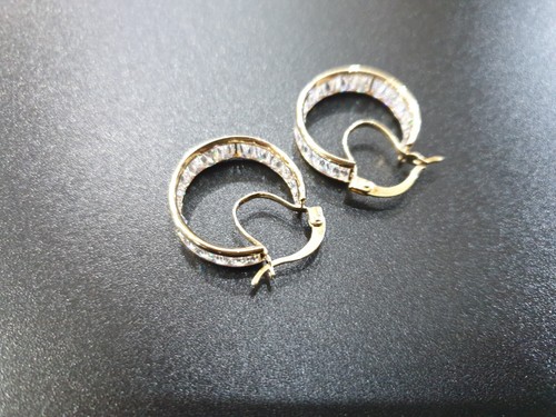Beautiful Pre-Owned 9ct Yellow Gold Baguette Stones Hoop Earrings 4.52g - Picture 7 of 9