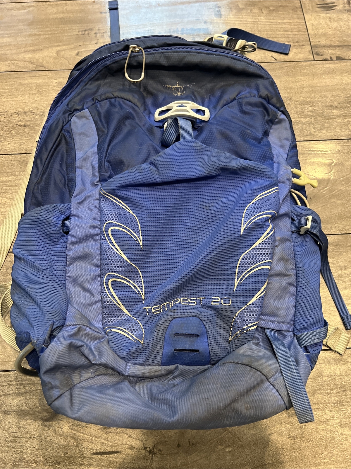 Mochila Osprey Tempest 20 descontinuada azul iris (sucia)