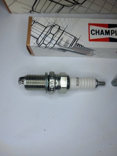 4x Champion OE058/T10 C7YCC Spark Plugs for Peugeot 205 II 1.6 405 I 1.9 New!!! - Picture 3 of 6