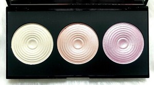 Revolution Makeup London Strobe Lighting 3 Highlighter Palette With Mirror -