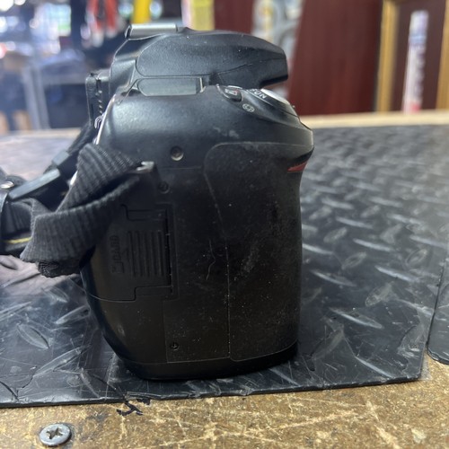 Nikon D50 6.1 MP Digital SLR Camera - (Body Only) - Picture 2 of 7