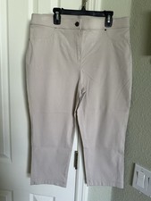 Chico  s 10 M  Beige Capri 713