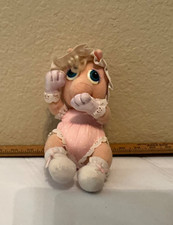 1985 Miss Piggy Muppet Babies Hasbro Plush Jim Henson USA Pink Bonnet