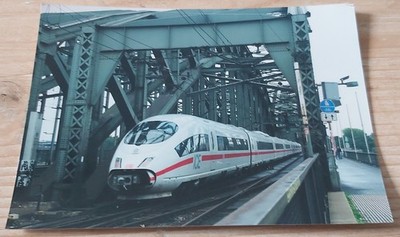 großes S/W FOTO ICE AUF EINER BRÜCKE  ?