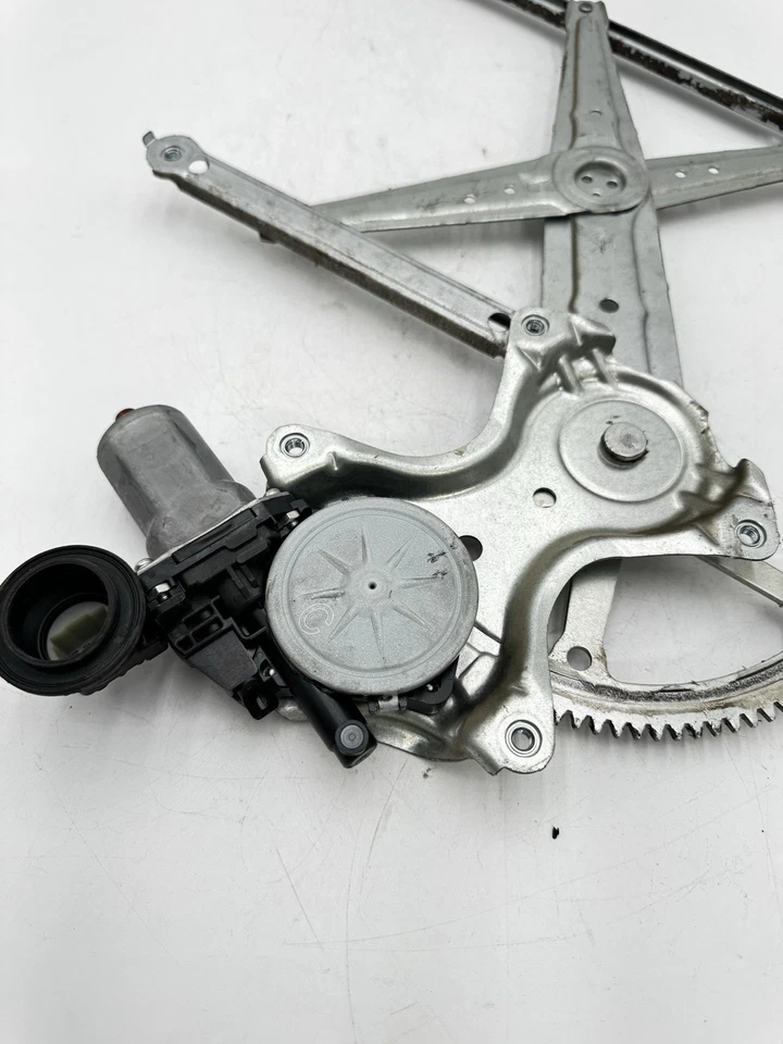 Regulador de ventana de puerta Toyota Prius C 2012-2020 con motor delantero derecho OEM Foto 3 de 4