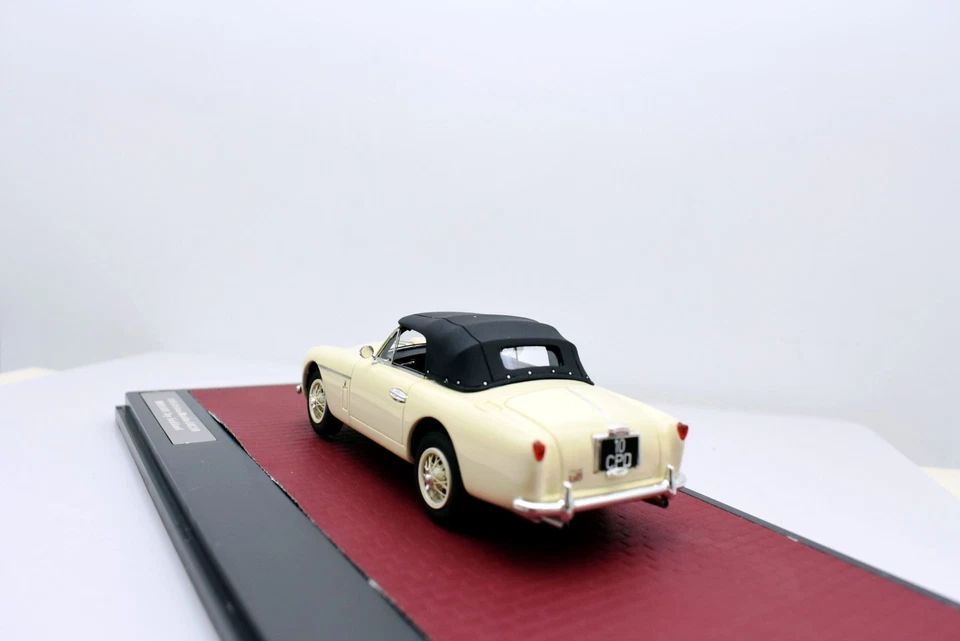 Modellino auto 1:43 Aston martin DB2/4 Matrix modellismo statico collezione car - Immagine 4 di 4