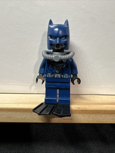 LEGO Super Heroes Dark Blue Wetsuit Batman Minifigure Rare