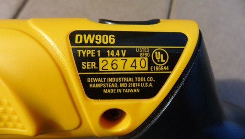 DEWALT DW906 PIVOTING HEAD FLASH LIGHT 14.4 VOLT, TOOL ONLY - Picture 2 of 6