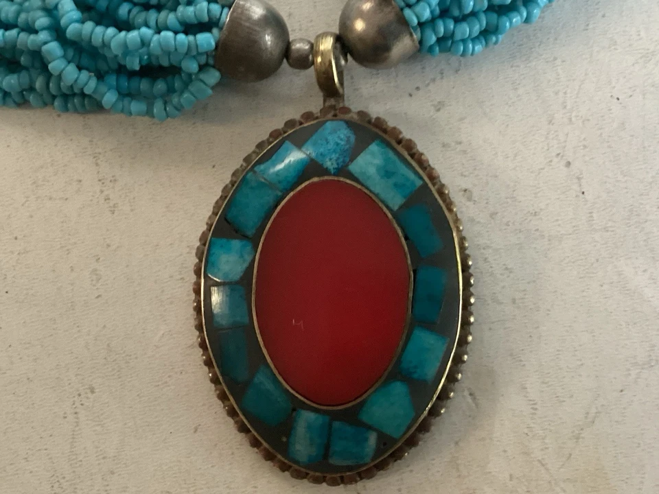 Bijoux Ethnique du Népal Collier Perles Turquoises,Pendentif Laiton/Cornaline.  - Photo 2/4