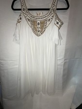 METISU WHITE FLOWY TUNIC DRESS W/RHINESTONE EMBELLISHMED NECKLINE
