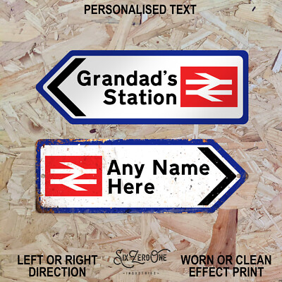 Personalisiertes Zugpfeil Blechschild (Schienenlogo) - getragen/sauber Look links/rechts