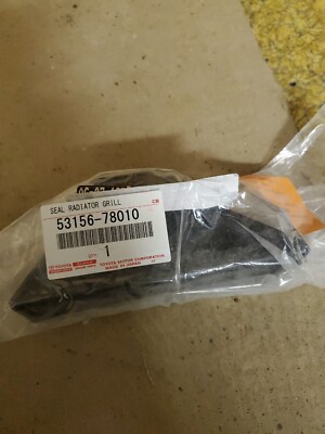 53156-78010 Toyota Seal, front fender, LH 5315678010, New Genuine 