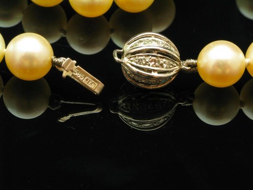Perlen-Collier mit 14 kt. Weißgold Verschluss mit Brillanten - Bild 5 von 6