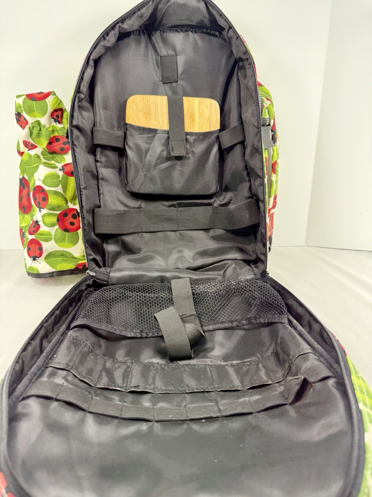 Vintage Ladybug Canvas Picnic Backpack w/ Cutting‎ Board, Cooler Unbranded Gift Ladybug Picnic Backpack Set w/ Cooler & Cutting Board Canvas  main image 4