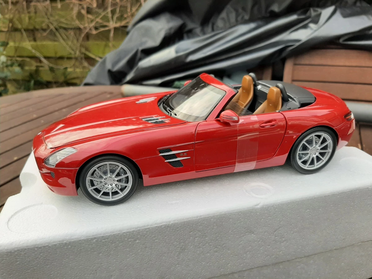 MINICHAMPS 1:18 Contemporary Manufacture Diecast Cars, Trucks