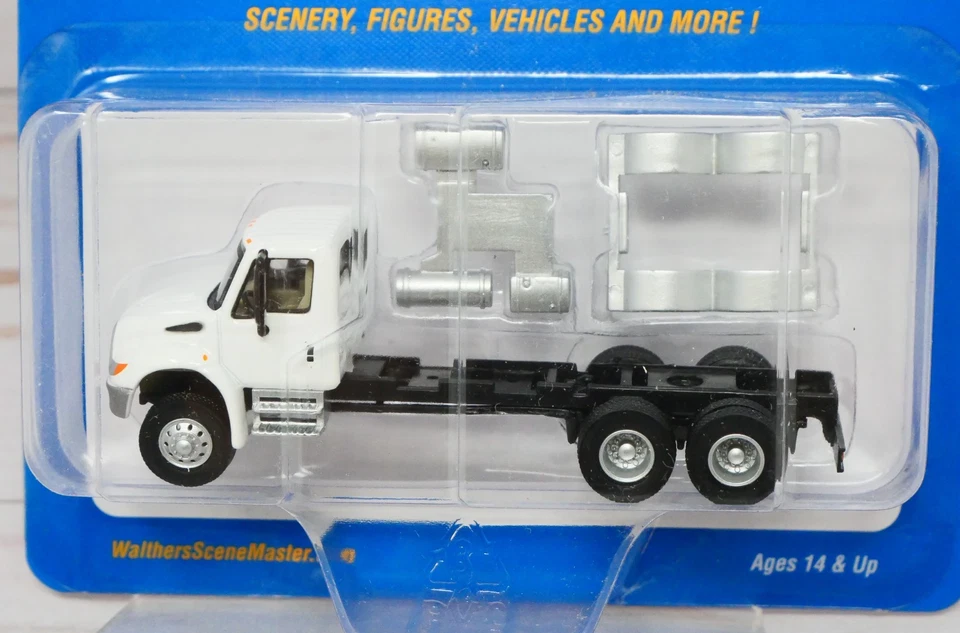 Walthers Scenemaster 949-11530, International 4300 Dual-Axle Truck, HO Scale - Image 2 of 3