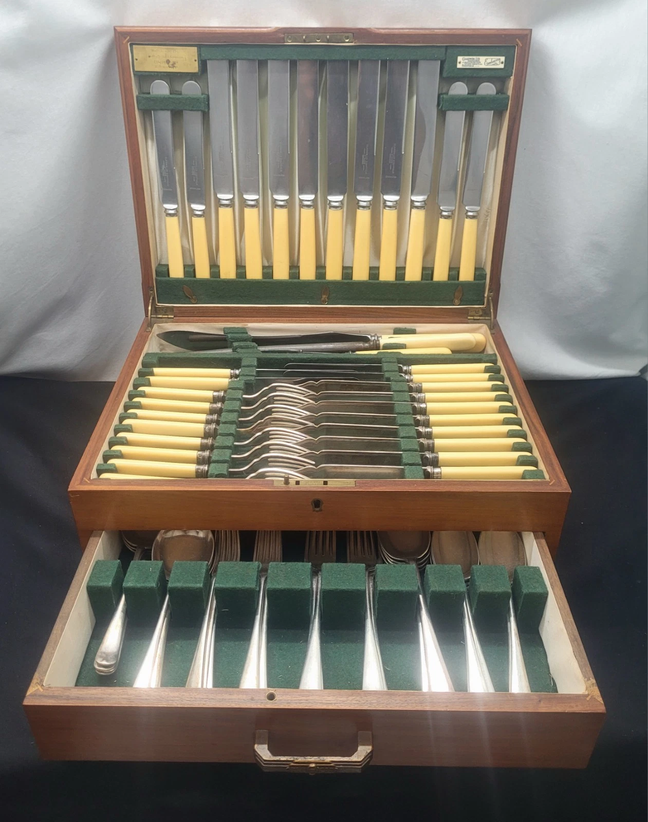 Gladwin Sheffield Silverplate 77 Pc Flatware Set/Box~Fish Set~Rattail~1938
Opens in a new window or