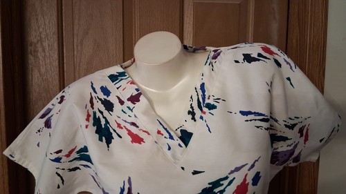 Landau Scrub Top V-Neck Short Sleeves Pockets Side Slits 42 In Chest - Picture 2 of 5