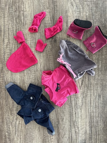 American Girl Puppe rosa Outfit Set mit Jeansmantel, Stiefel, Mütze & Handschuhe - Bild 1 von 3