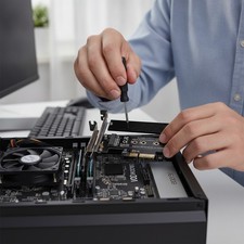 Aluminum Heatsink-Packed M.2 NVMe to PCIe X4 Adapter - 64Gbps Ready for Gaming